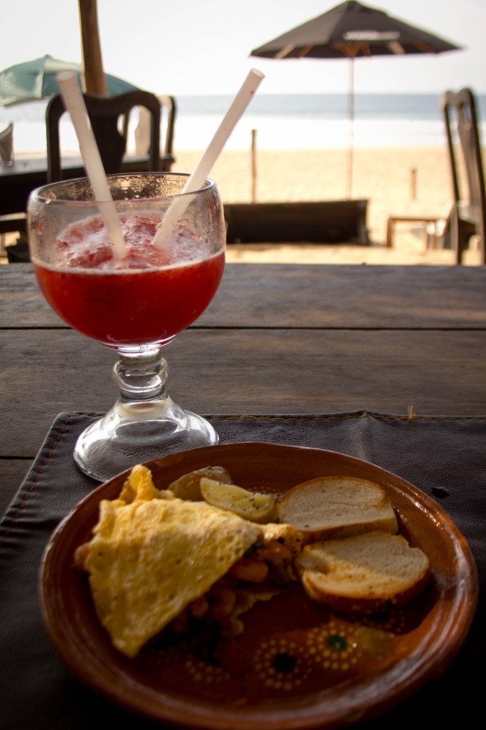 Shrimp omlette and strawberry smoothie at Nude (Zipolite) 